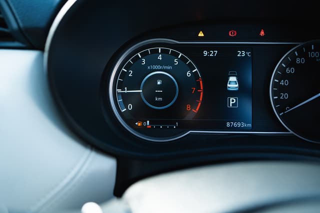 MPH vs KM/H Speedometers: 7 Key Differences Explained